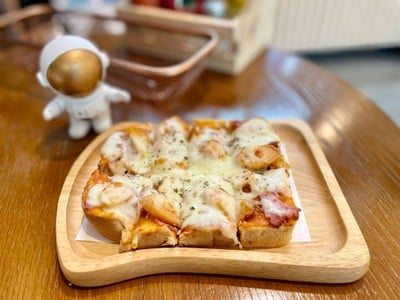 เมนูของร้าน CRUNCH Sourdough & Sandwich - ครันช์ ซาวโดว์ & แซนด์วิช Prachauthit