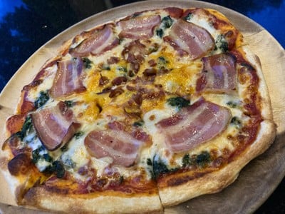 พิซซ่าผักโขมเบค่อน