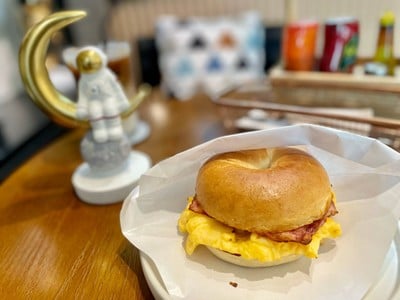 เมนูของร้าน CRUNCH Sourdough & Sandwich - ครันช์ ซาวโดว์ & แซนด์วิช Prachauthit