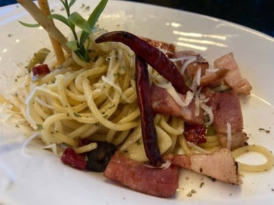 สปาเก็ตตี้เบค่อนผัดพริกแห้ง