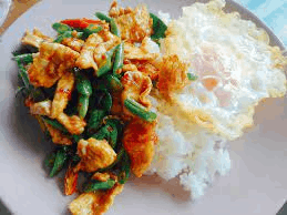 ข้าวผัดพริกแกงไก่
