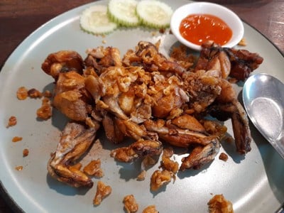 น่องกบทอดกระเทียม