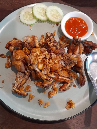 น่องกบทอดกระเทียม