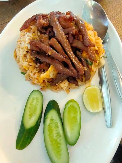 ข้าวผัดพริกเผาเนื้อแดดเดียว