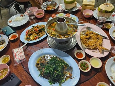 อาหาร หรือ เครื่องดื่ม