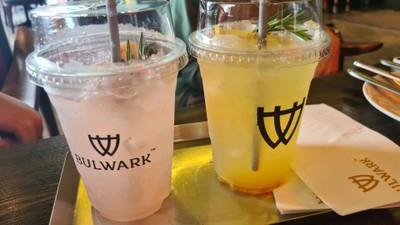 อาหาร หรือ เครื่องดื่ม