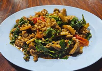 หมูป่าผัดเผ็ด