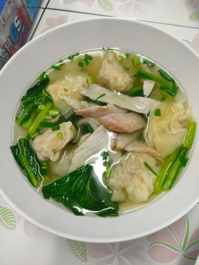 เกี๊ยวกุ้งหมูแดง