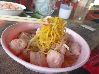 บะหมี่หมูเด้ง