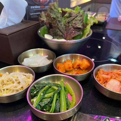 เครื่องเคียงและผักห่อ