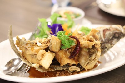 ปลากระพงทอดน้ำปลา