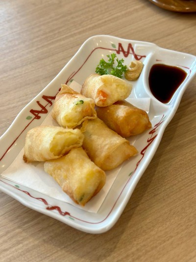 ปอเปี๊ยะไส้สลัดมันฝรั่งทอด