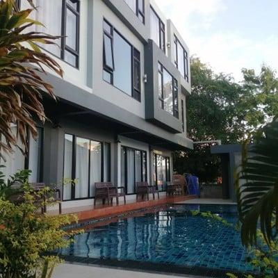 สระว่ายน้ำ/ชายหาด