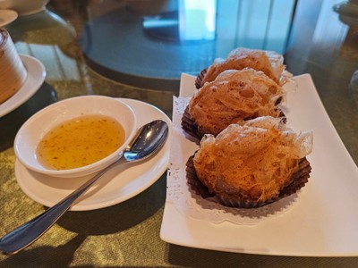 เผือกทอดไส้หมูแดง