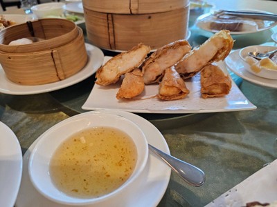 ฟองเต้าหู้สอดไส้กุ้งทอด