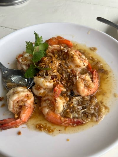 กุ้งผัดกระเทียมพริกไทย