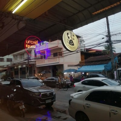 บรรยากาศ Mae Sot Night Market ตลาดโต้รุ่งแม่สอด