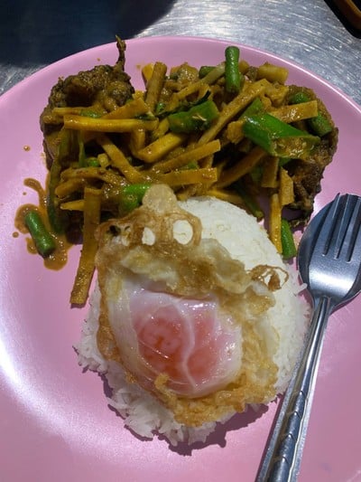 เครื่องแกงปลาดุกไข่ดาว
