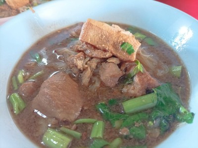 เส้นเล็กหมูตุ๋น