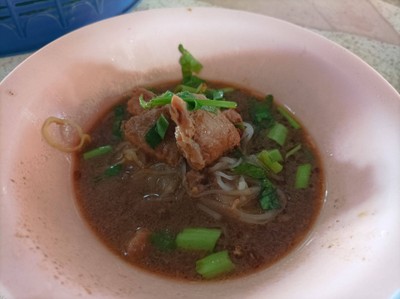 เส้นเล็กหมูตุ๋น