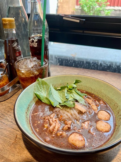 เส้นเล็กน้ำตก