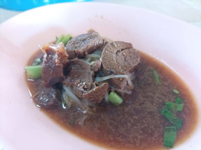 เส้นเล็กเนื้อตุ๋น