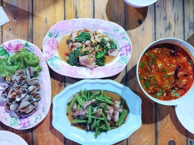 อาหาร หรือ เครื่องดื่ม