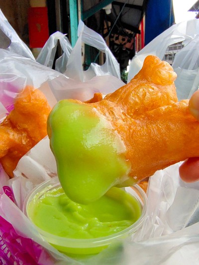 ปาท่องโก๋จิ้มสังขยา