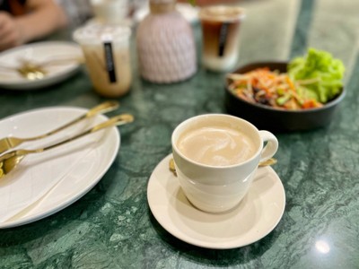 ☕️ Hot Latte. (Price 50 Baht.)
