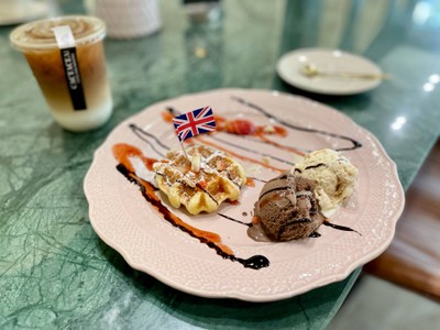 🧇 Waffle Ice Cream. (Price 179 Baht.)