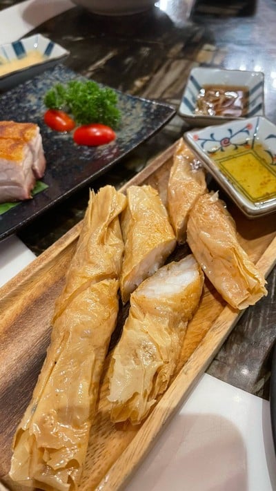 ฟองเต้าหู้ไส้กุ้งทอด