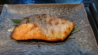 ปลาแซลม่อนย่างถ่าน