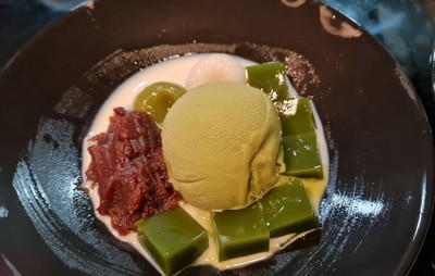 ไอศรีมชาเขียวในน้ำเต้าหู้