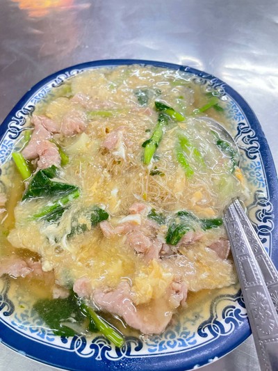 ราดหน้าใส่ไข่