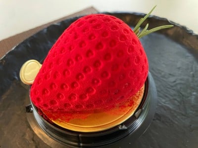 STRAWBERRY MOUSSE CAKE