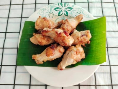 น่องไก่ทอดหมักซอส