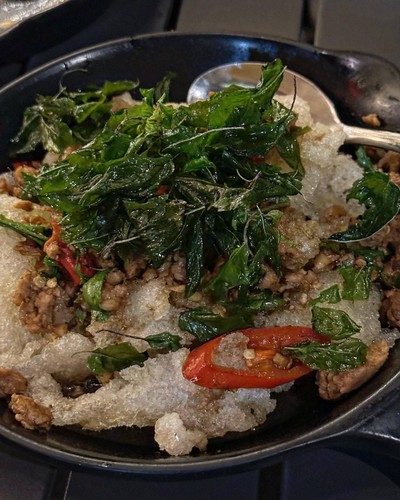 เส้นกรอบกะเพราหมูสับ