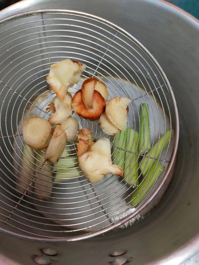 วิธีทำ ต้มยำน้ำใสเห็ดชิเมจิ