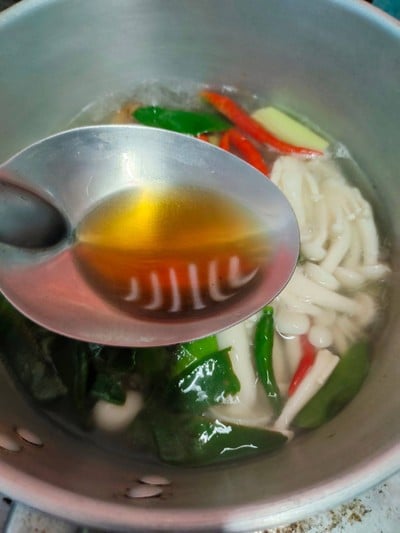 วิธีทำ ต้มยำน้ำใสเห็ดชิเมจิ