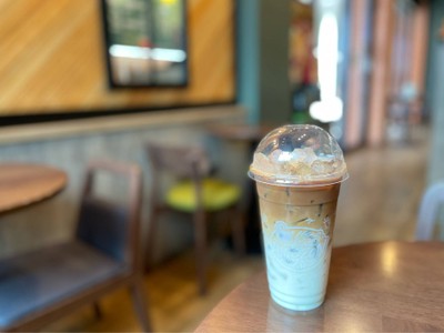 ☕️ Iced White Choc Macchiato. (Price 70 Baht.)