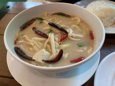 ต้มข่าไก่