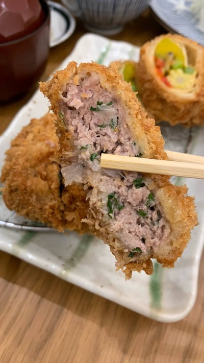 ทงคัตสึผสมเนื้อบดใบชิโสะ 1 ชิ้น