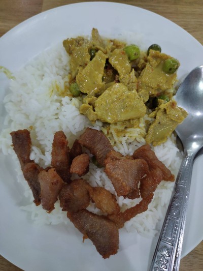 ข้าวหมูทอดกับแกงหมู