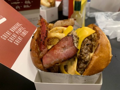 Royale with Cheese Burg | เบอร์เกอร์เนื้อชีสและเบคอนเนื้อ