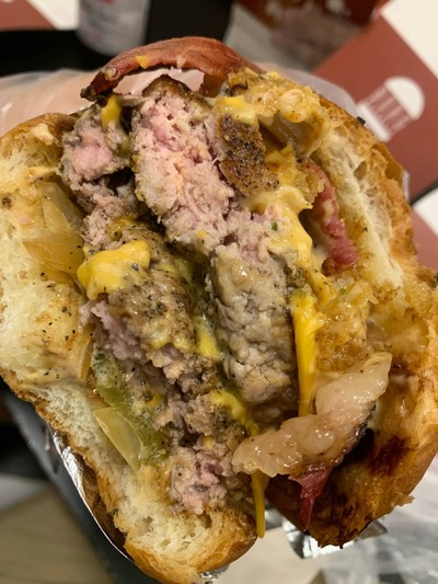 Royale with Cheese Burg | เบอร์เกอร์เนื้อชีสและเบคอนเนื้อ