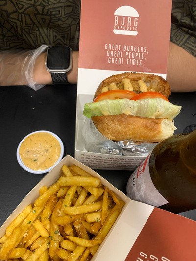 The Republic Burg - เบอร์เกอร์เนื้อ ซิคเนเจอร์