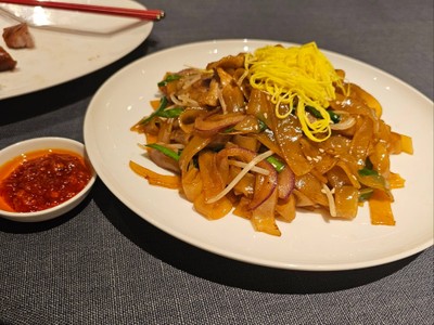 เส้นเล็กผัดซี่อิัว