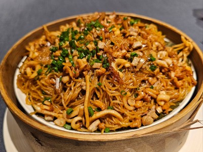 เส้นหมี่ผัด