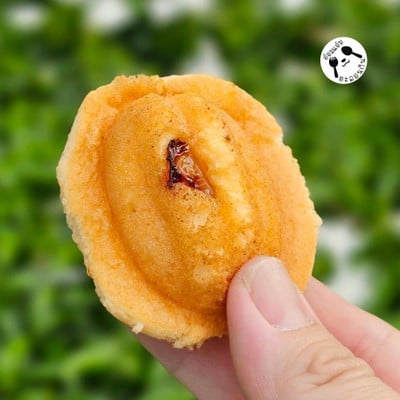 ขนมไข่ ลูกเกด