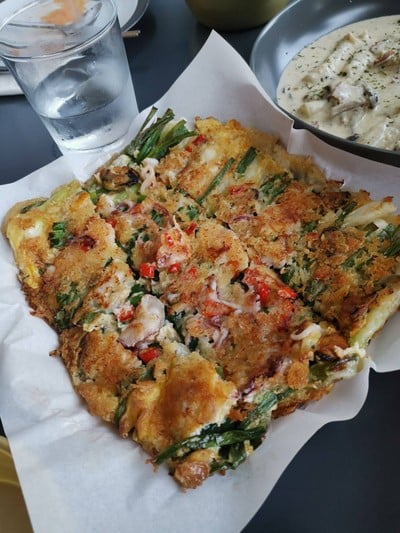 J01 - แพนเค้กต้นหอมซีฟู๊ด(พาจอนซีฟู๊ด)Korean seafood scallion pizza (해물파전)